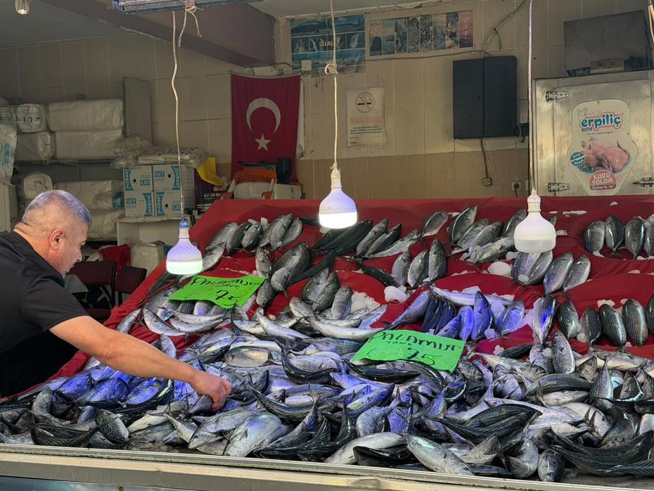 Tezgahlar bereketli. Fiyatı düştü, yüzler güldü
