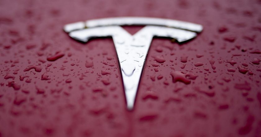 ABD’de yaşanan ölümcül Tesla kazası sırasında aracın yarı otonom sürüş modunda olduğu açıklandı