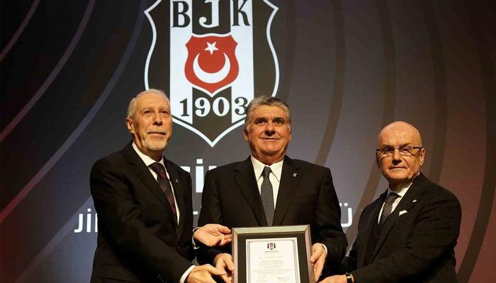 Beşiktaş Başkanı Serdal Adalı ve yönetimi sertifikalarını aldı