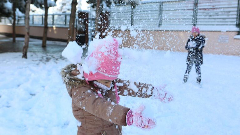 Birçok şehirde eğitim için kar bariyeri