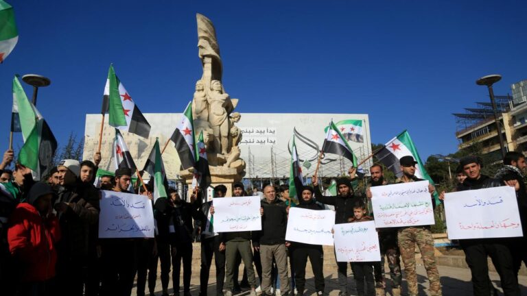 Halep’teki PKK/YPG terör organizasyonunu protesto edenler Başkan Şora’dan operasyon istedi