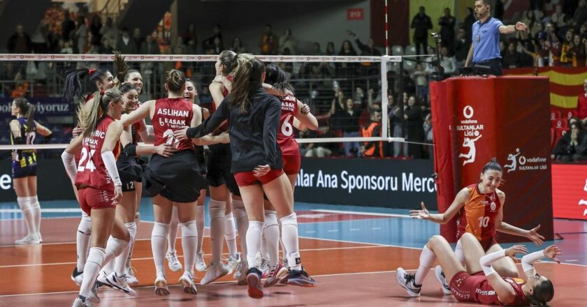 Galatasaray, Fenerbahce dizinin komutasını aldı
