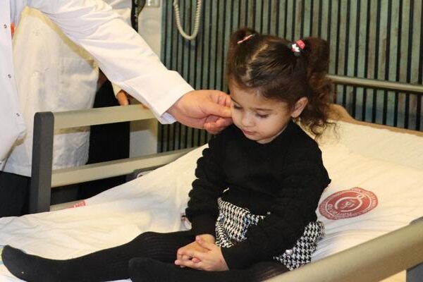 Onu şans eseri içti, hayatı gizlendi: Kız 2 yıl boyunca ağızdan su içemedi!