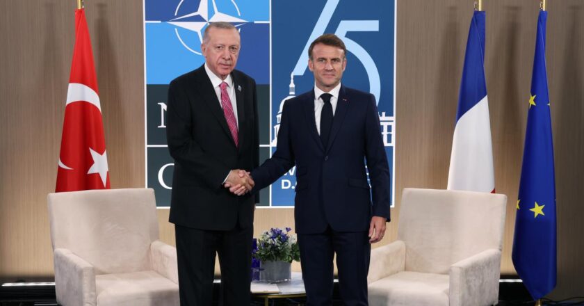 Başkan Erdoğan Macron ile tanıştı