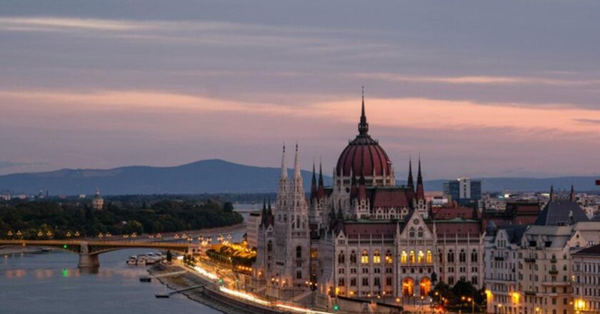 Macaristan’da ziyaret edilecek yerler: Budapeşte, Debrecan. Pecs … Macaristan’da nerede kalmalı? Ne, nerede yenir?