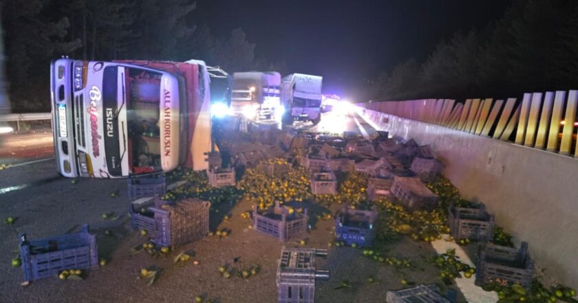 Adana Zinciri Trafik Kazası: 1 kişi ciddi şekilde yaralandı