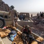 Yemen’de vali konvoyuna düzenlenen silahlı saldırıda 5 kişi öldü, 2 kişi de yaralandı.