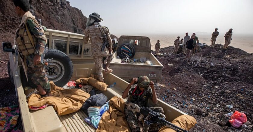 Yemen’de vali konvoyuna düzenlenen silahlı saldırıda 5 kişi öldü, 2 kişi de yaralandı.