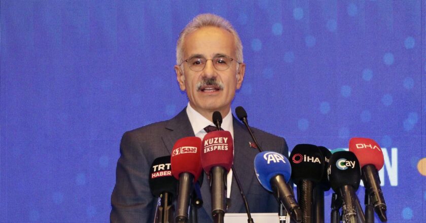 “Türkiye’yi geleceğe hazırlayacak yüzlerce projeye imza attık”