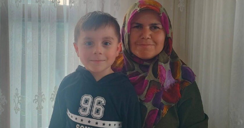 Evlerini terk ettiler ve bir daha dönmediler… Anne-oğul her yerde aranıyor! – Türkiye’den son dakika haberleri