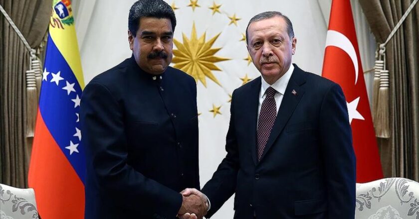 Cumhurbaşkanı Erdoğan, Maduro ile bir araya geldi